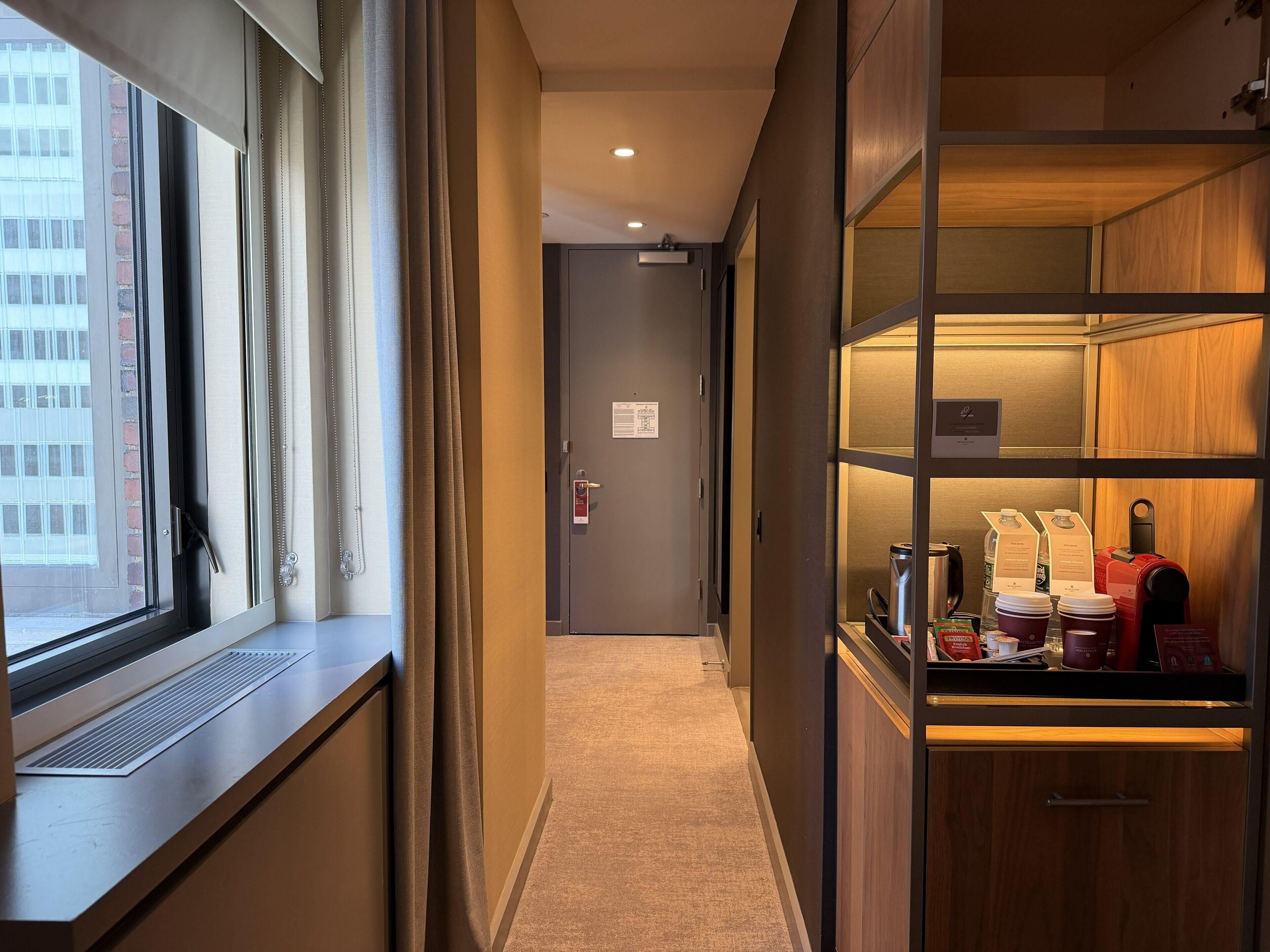 Junior Suite | Minibar, in-room safe, desk, blackout drapes