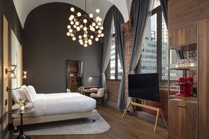 Penthouse Park Av. Jr. Suite with Terrace | Minibar, in-room safe, desk, blackout curtains