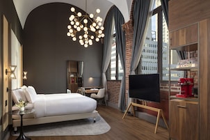 Penthouse Park Av. Jr. Suite with Terrace | ミニバー、セーフティボックス (室内)、デスク、遮光カーテン