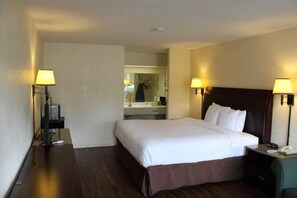 Individually furnished, desk, iron/ironing board, free WiFi