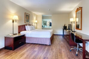 Individually furnished, desk, iron/ironing board, free WiFi - Executive Inn & Suites (Marshall)