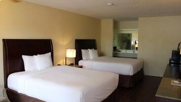 Individually furnished, desk, iron/ironing board, free WiFi