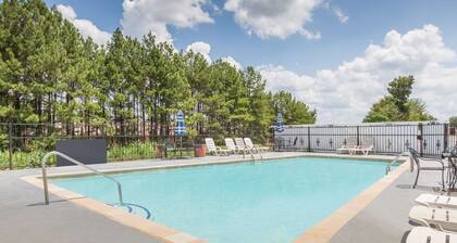 Days Inn & Suites by Wyndham Marshall