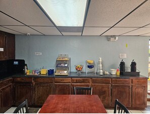 Free daily on-the-go breakfast - Executive Inn & Suites (Marshall)