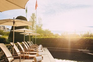 Outdoor pool, sun loungers