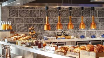Tägliches Frühstücksbuffet gegen Gebühr