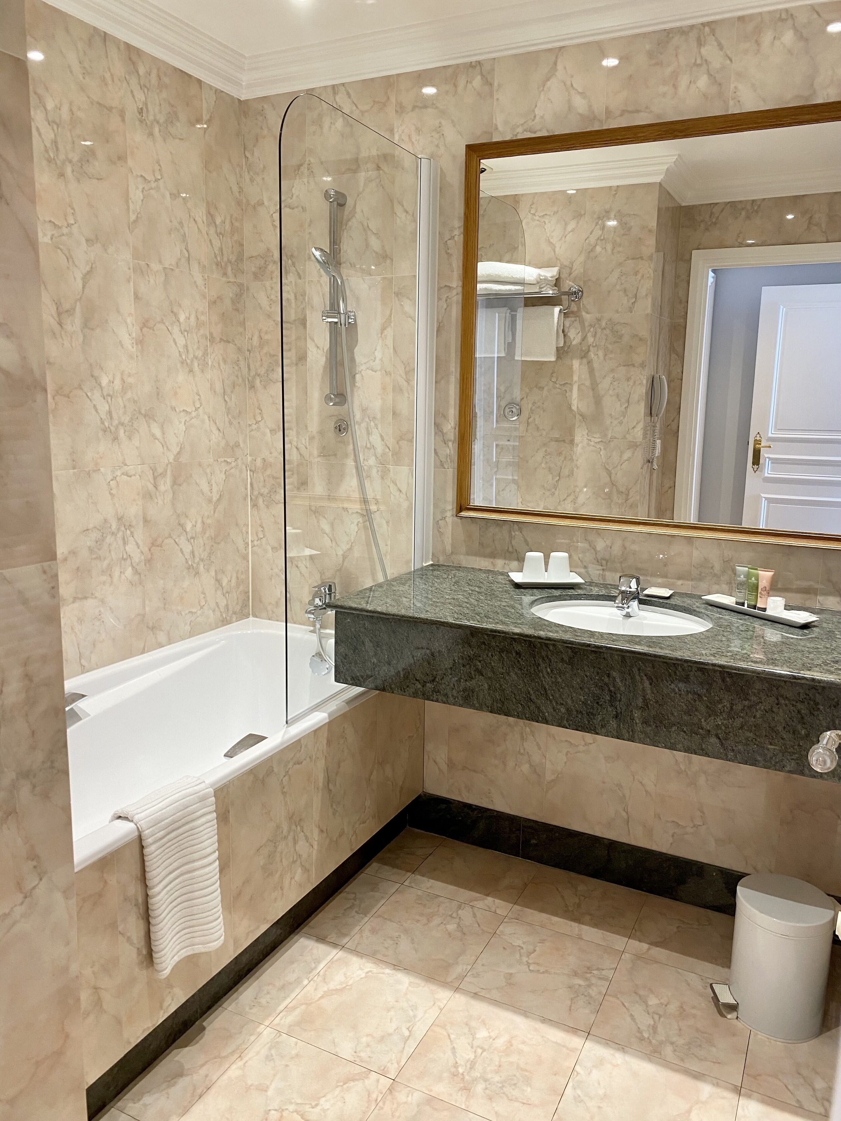 suite | bathroom | combined shower/bathtub, eco-friendly toiletries, hair dryer, bathrobes