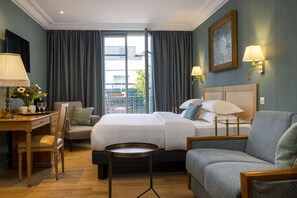 Deluxe Triple Room | 1 bedroom, hypo-allergenic bedding, minibar, in-room safe