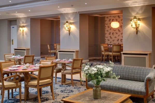 Daily buffet breakfast (EUR 20 per person)
