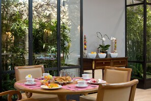 Daily buffet breakfast for a fee - Hôtel Le Littré (Paris)