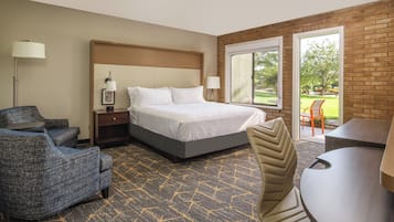 Standard Room, 1 King Bed, Courtyard View | Premium bedding, in-room safe, desk, iron/ironing board