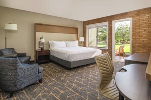 Standardzimmer, 1 King-Bett, Blick auf den Innenhof | Hochwertige Bettwaren, Zimmersafe, Schreibtisch, Bügeleisen/Bügelbrett