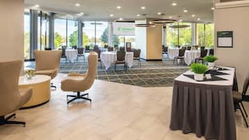 Breakfast served, American cuisine