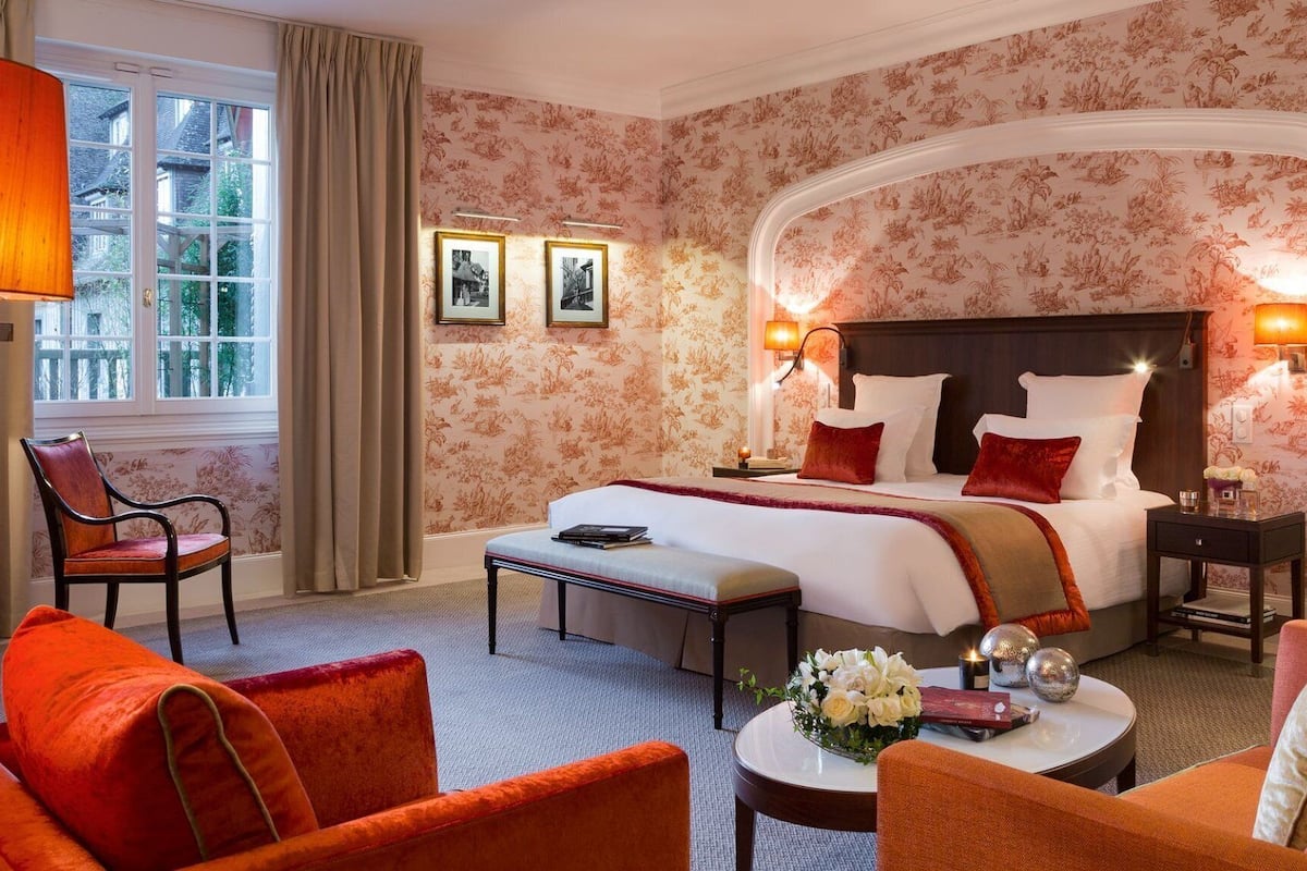 Presidential-Suite | Hochwertige Bettwaren, Minibar, Zimmersafe, individuell dekoriert