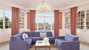 1 bedroom, premium bedding, minibar, in-room safe