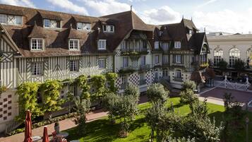 Suite Présidentielle | Vue sur le jardin