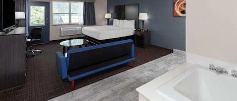 Suite estudio Deluxe, 1 cama King size, para no fumadores | Tina de hidromasaje