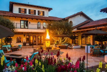 Courtyard at Omni Rancho Las Palmas Resort & Spa