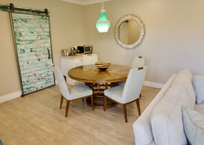 Sand Dollar Suite | Hypo-allergenic bedding, pillow-top beds, laptop workspace - Inn By The Sea La Jolla (La Jolla)