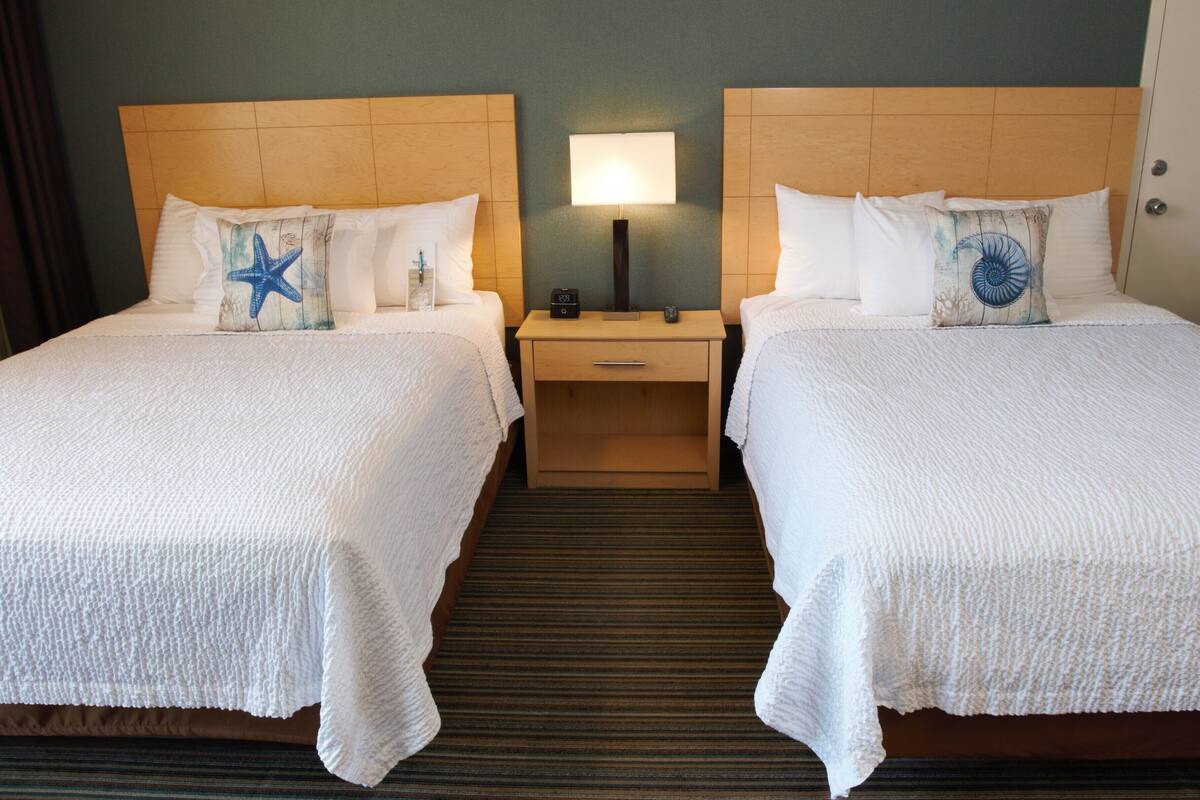 1 bedroom, hypo-allergenic bedding, pillow-top beds, laptop workspace