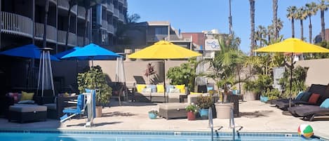 Outdoor pool, sun loungers