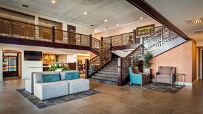 Lobby - Best Western Plus Hilltop Inn (Redding)