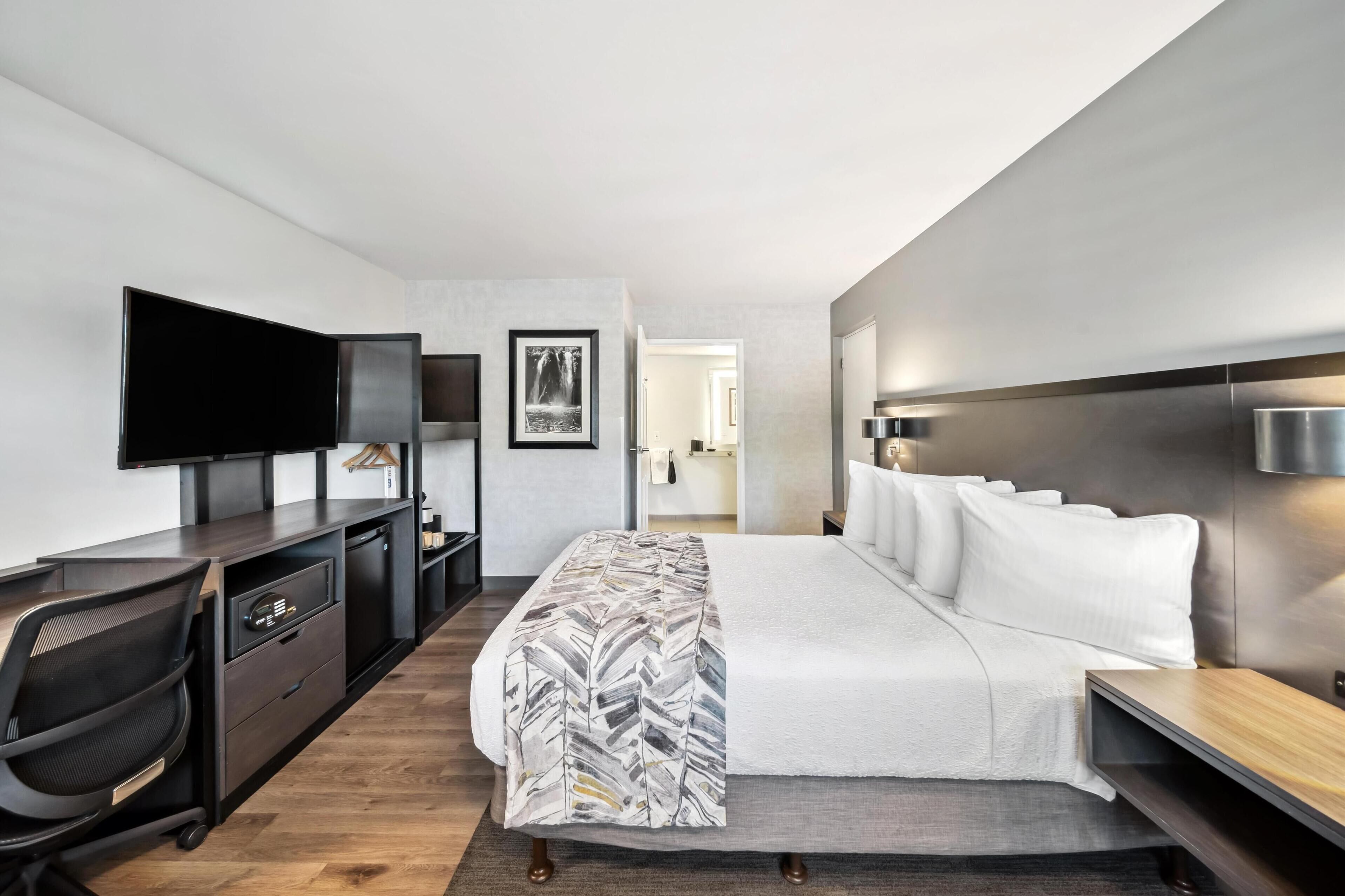 Premium bedding, pillowtop beds, desk, laptop workspace