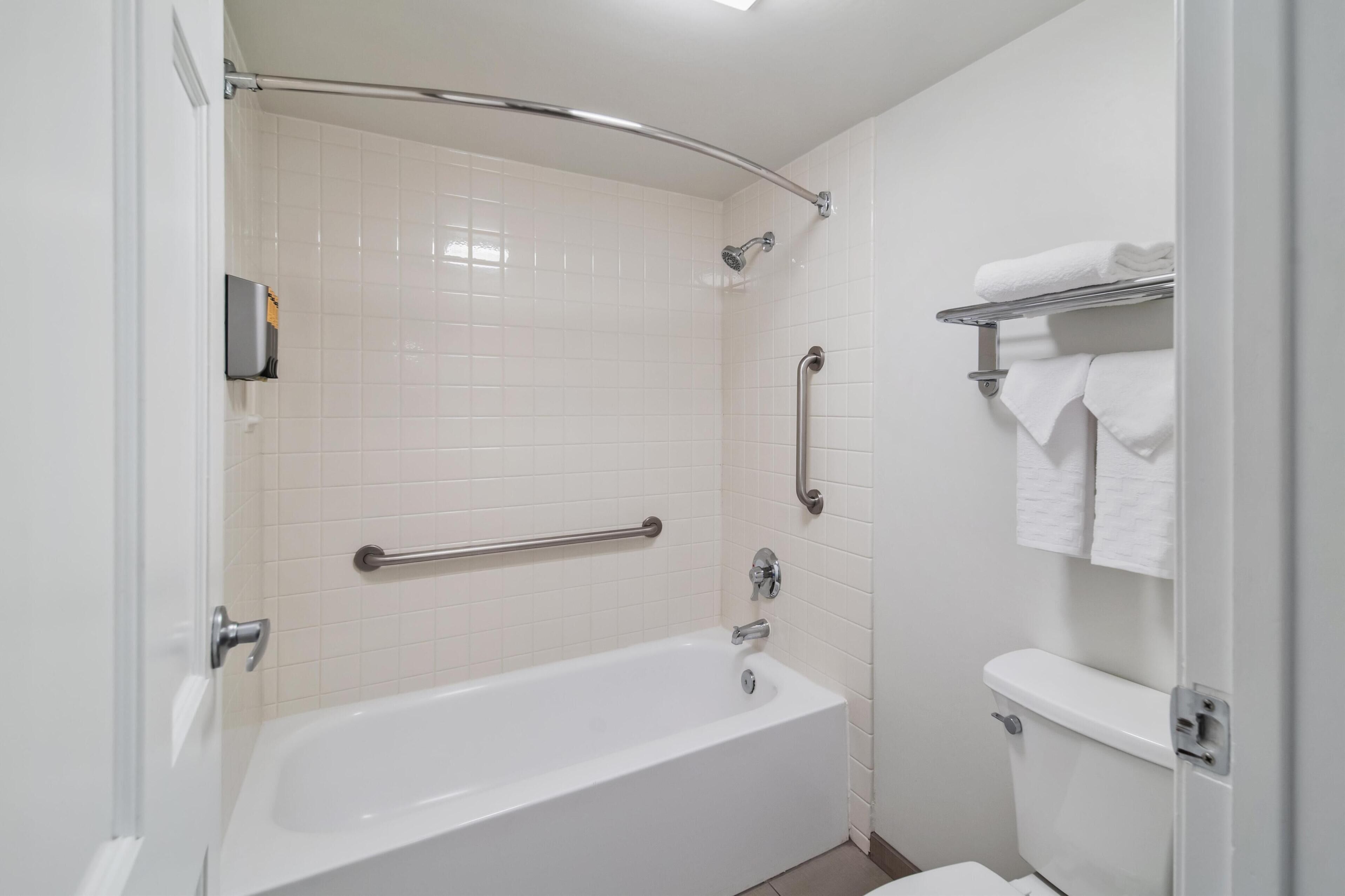 combined shower/bathtub, free toiletries, hair dryer, towels