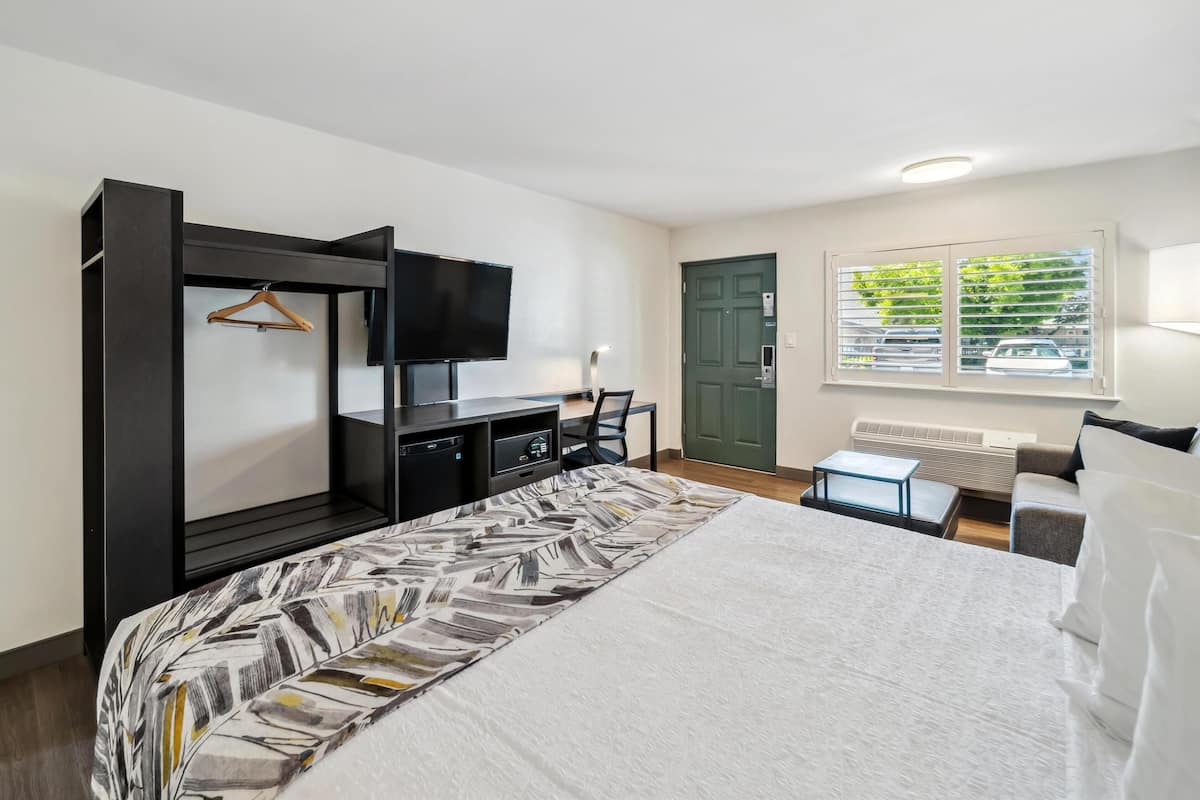 Premium bedding, pillowtop beds, desk, laptop workspace