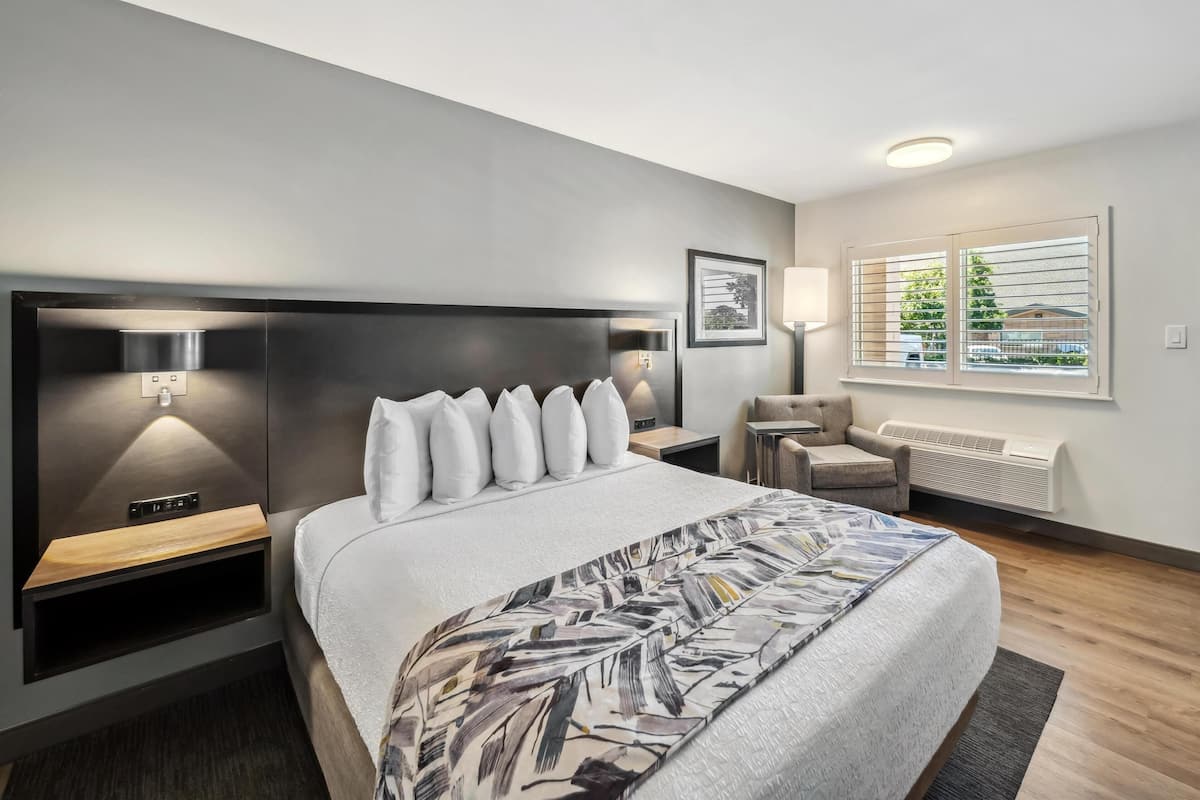 Premium bedding, pillowtop beds, desk, laptop workspace
