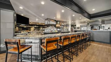 Breakfast, lunch, dinner served; American cuisine