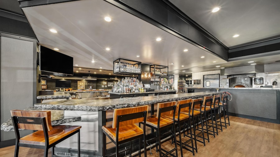 Best Western Plus Hilltop Inn