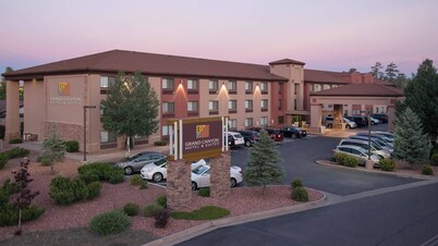 Grand Canyon Hotel and Suites