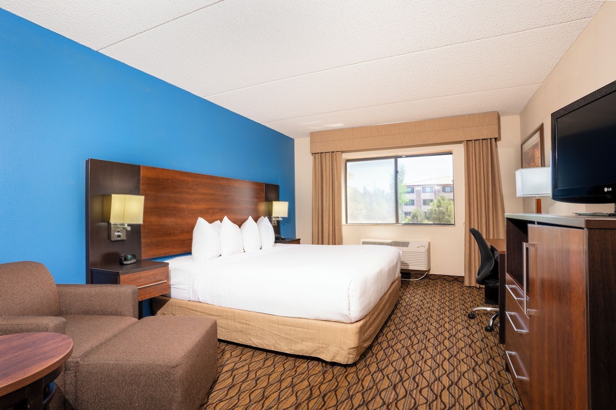 In-room safe, desk, laptop workspace, iron/ironing board