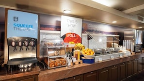 Café da manhã para viagem grátis todos os dias