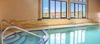 Grand Canyon Hotel and Suites