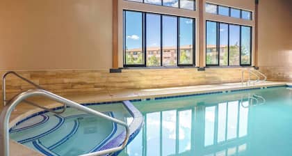 Grand Canyon Hotel and Suites