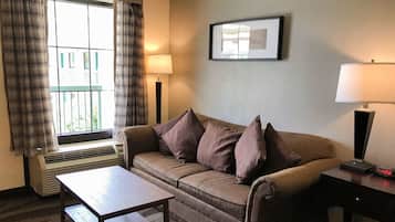 Habitación, 1 cama de matrimonio grande con sofá cama, no fumadores | Escritorio, cortinas opacas, tabla de planchar con plancha y wifi gratis