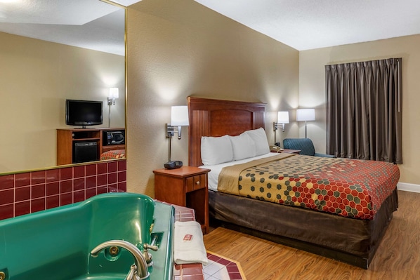 Laptop workspace, blackout curtains, iron/ironing board, free WiFi
