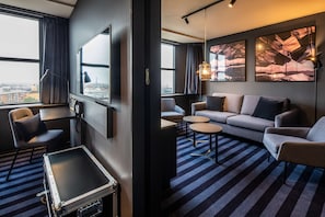 Junior Suite | In-room safe, blackout drapes, free WiFi, bed sheets