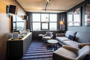 Suite (Master) | In-room safe, blackout drapes, free WiFi, bed sheets