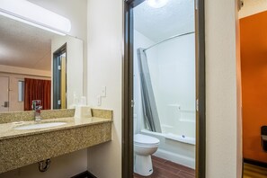 Combined shower/bathtub, eco-friendly toiletries, hair dryer, towels