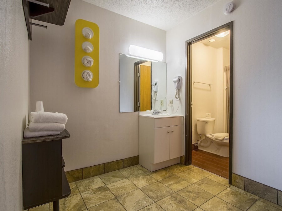 Combined shower/bathtub, eco-friendly toiletries, hair dryer, towels