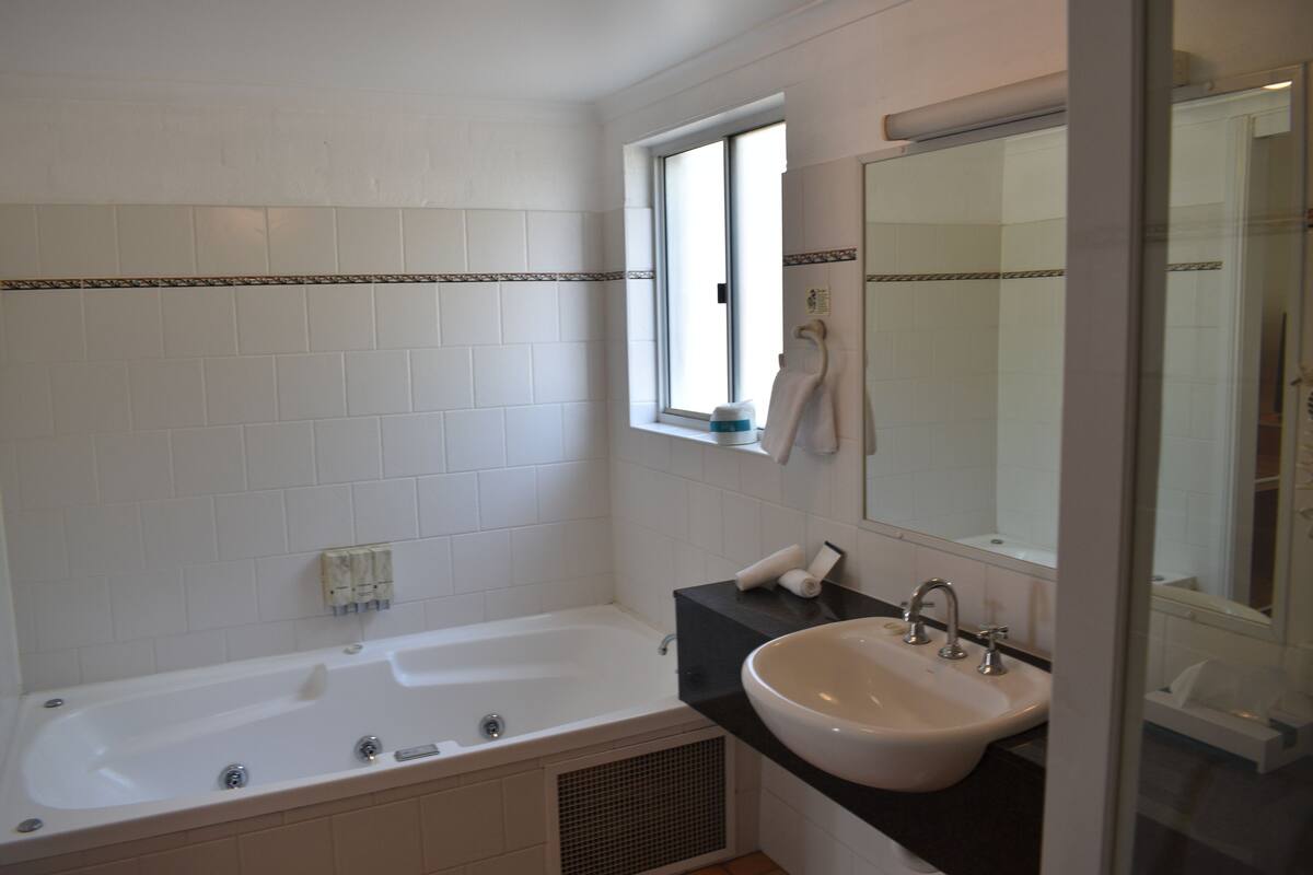 hair dryer, towels