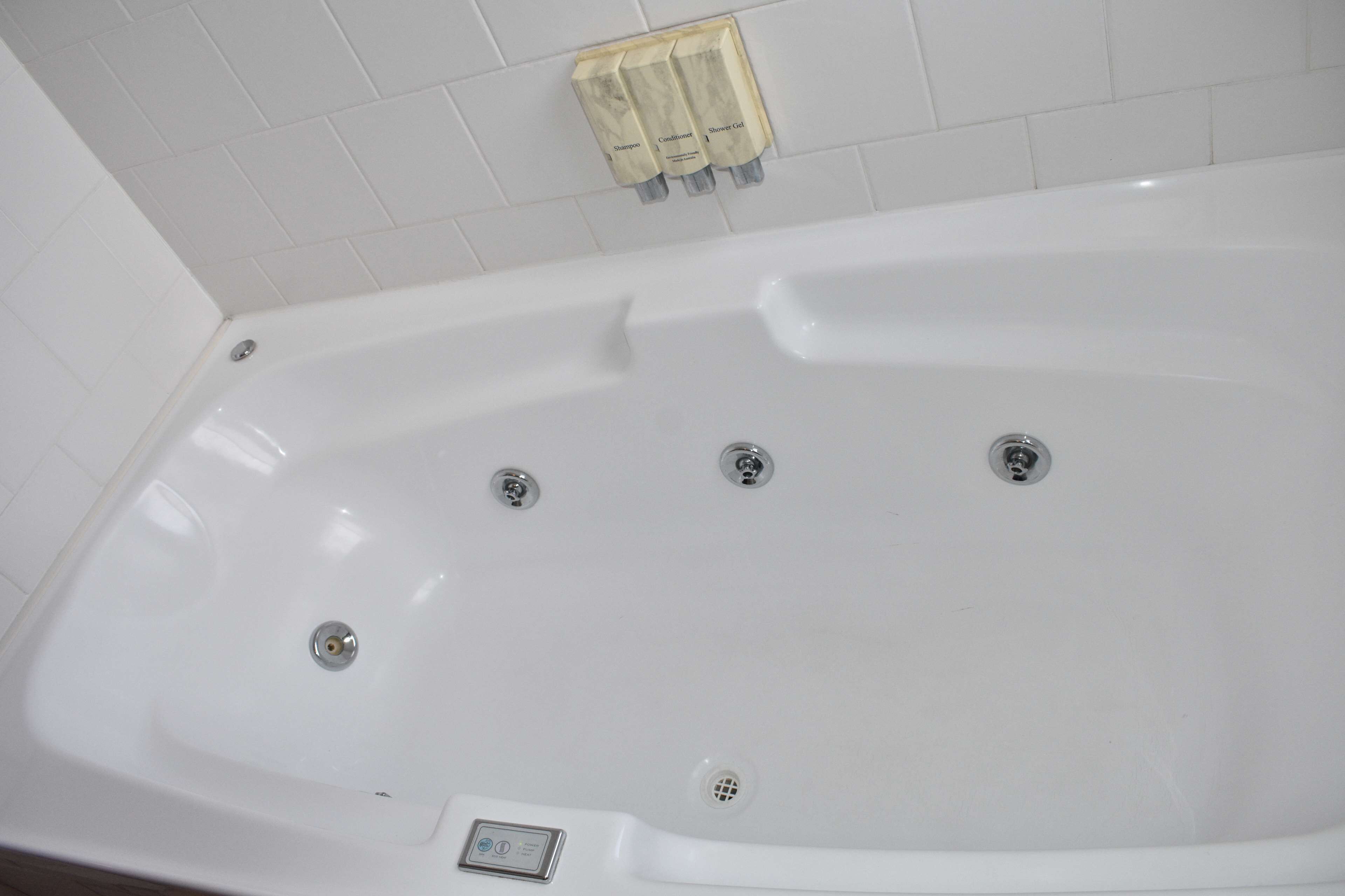 deluxe room, 1 king bed, non smoking, jetted tub | bathroom | hair dryer, towels