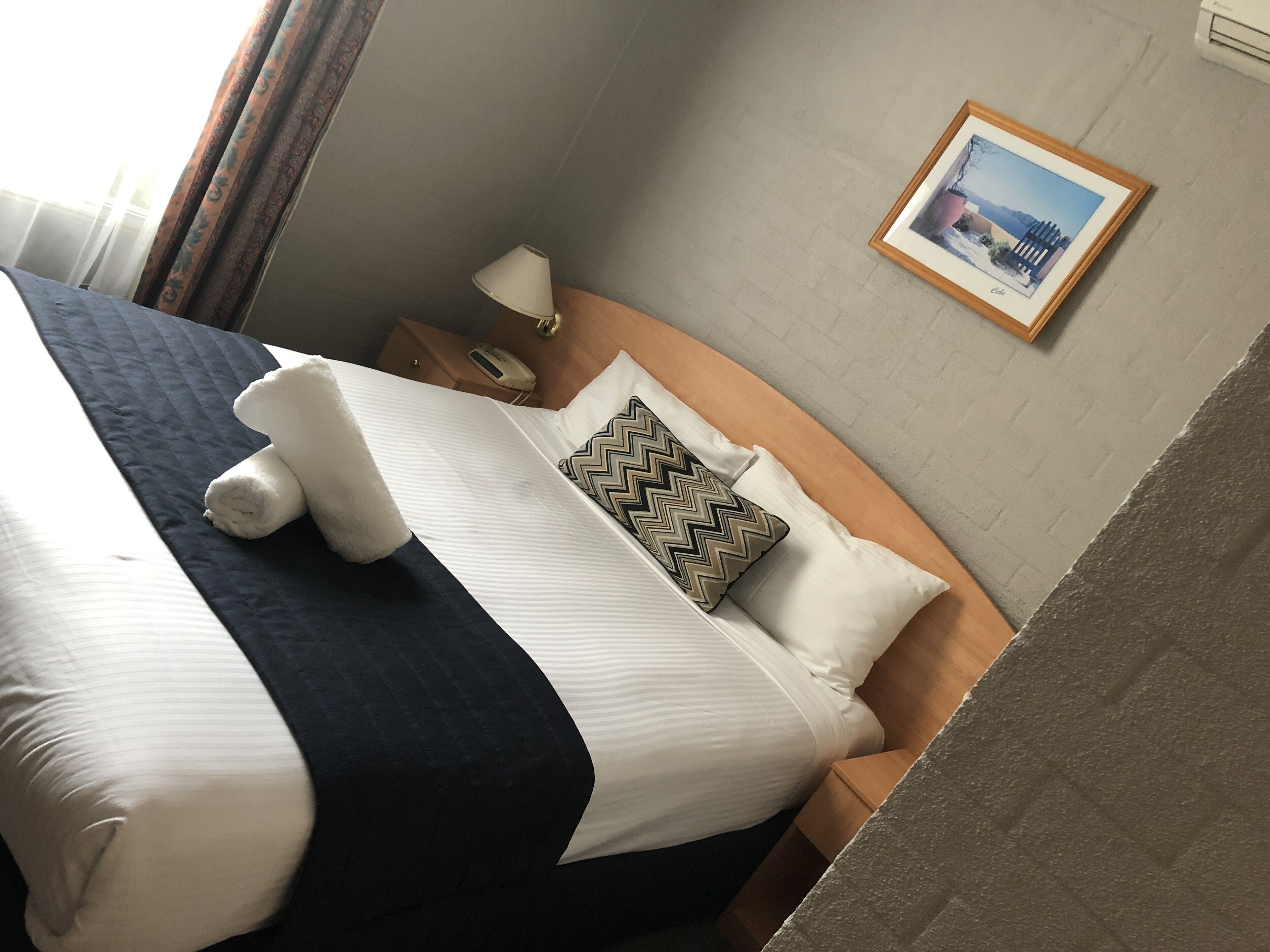 standard room, 1 queen bed, non smoking | blackout curtains, soundproofing, iron/ironing board, free wifi