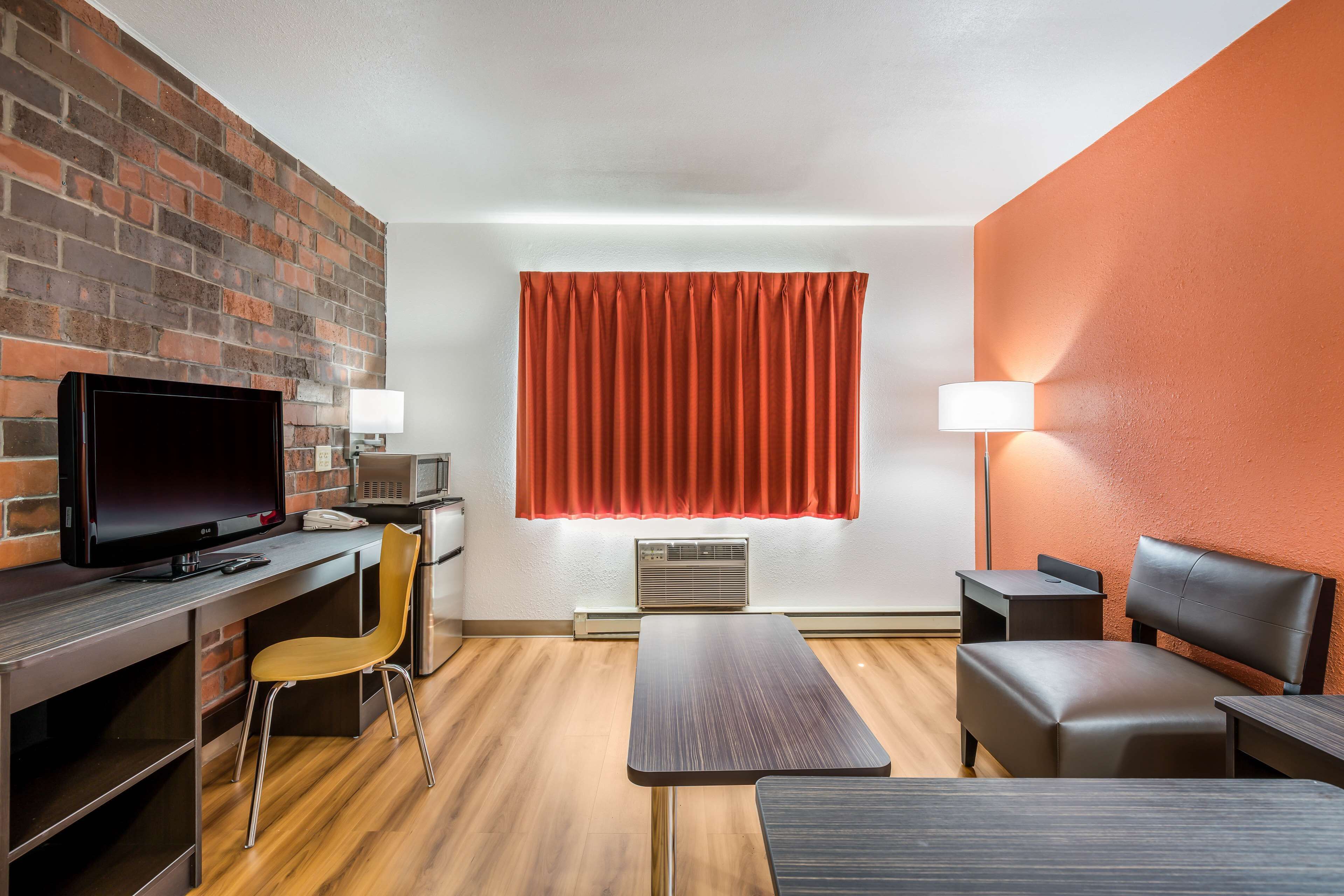 Desk, blackout curtains, free WiFi, bed sheets