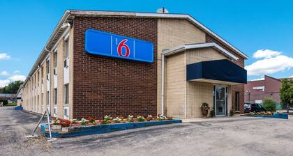 Motel 6 Madison, WI - East