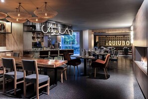 Mittagessen und Abendessen, lokale Küche