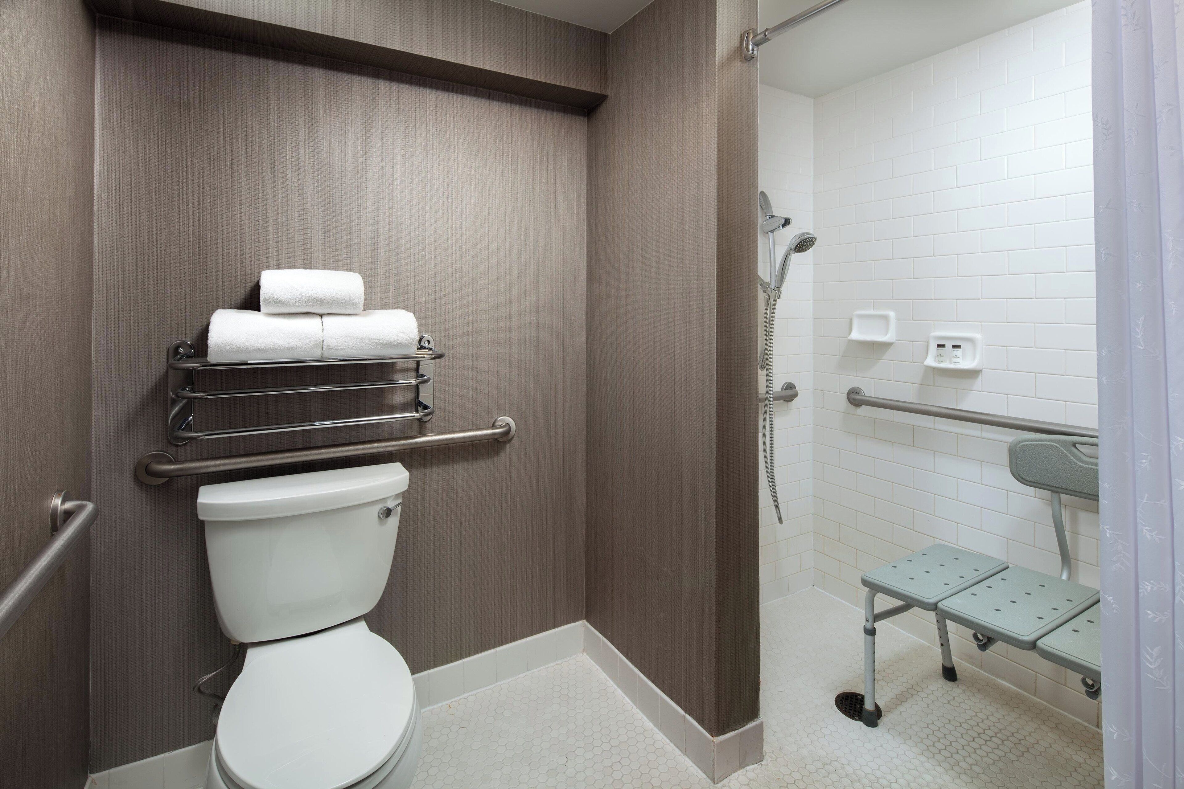 suite, two twin beds, non smoking | bathroom | combined shower/bathtub, eco-friendly toiletries, hair dryer, towels